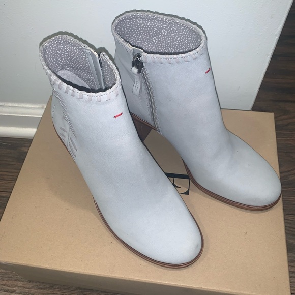 Ellen DeGeneres Leather Ankle Boots Susumu Gravel Gray Size 8 - Picture 3 of 13